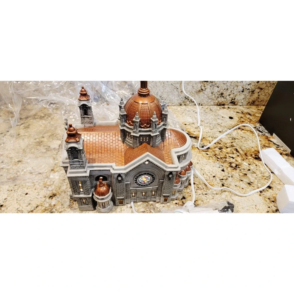 DEPT 56 HISTORICAL LANDMARK SERIES CATHEDRAL OF SAINT PAUL WITH COPPER ROOF